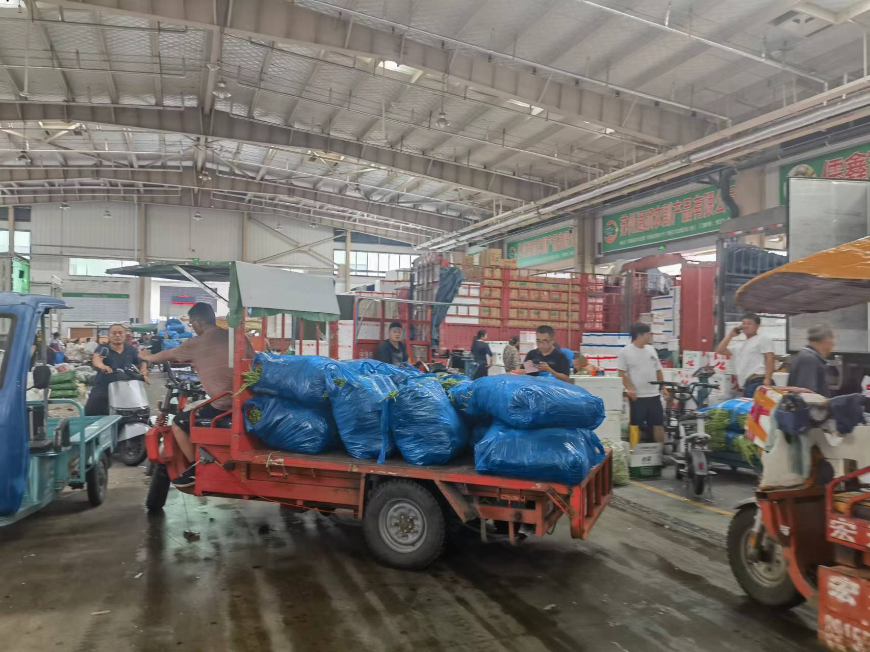 农副产品品类丰富供应足南环桥市场提前部署托稳市民“菜篮子”